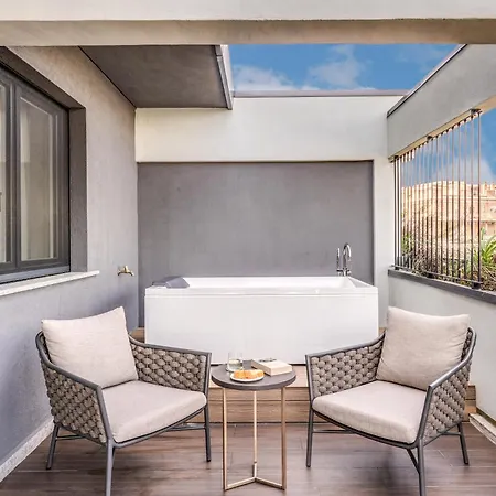 Adoro Hotel