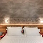 Adoro Hotel