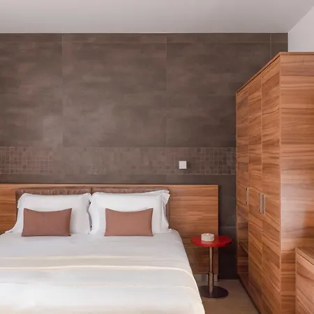 Hotel Adoro 4*