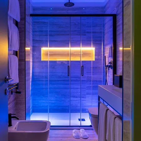 Adoro Hotel 4*